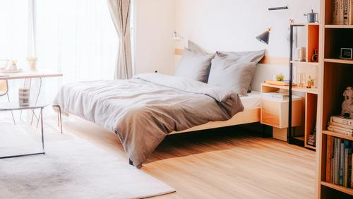 Display Living goodses by station