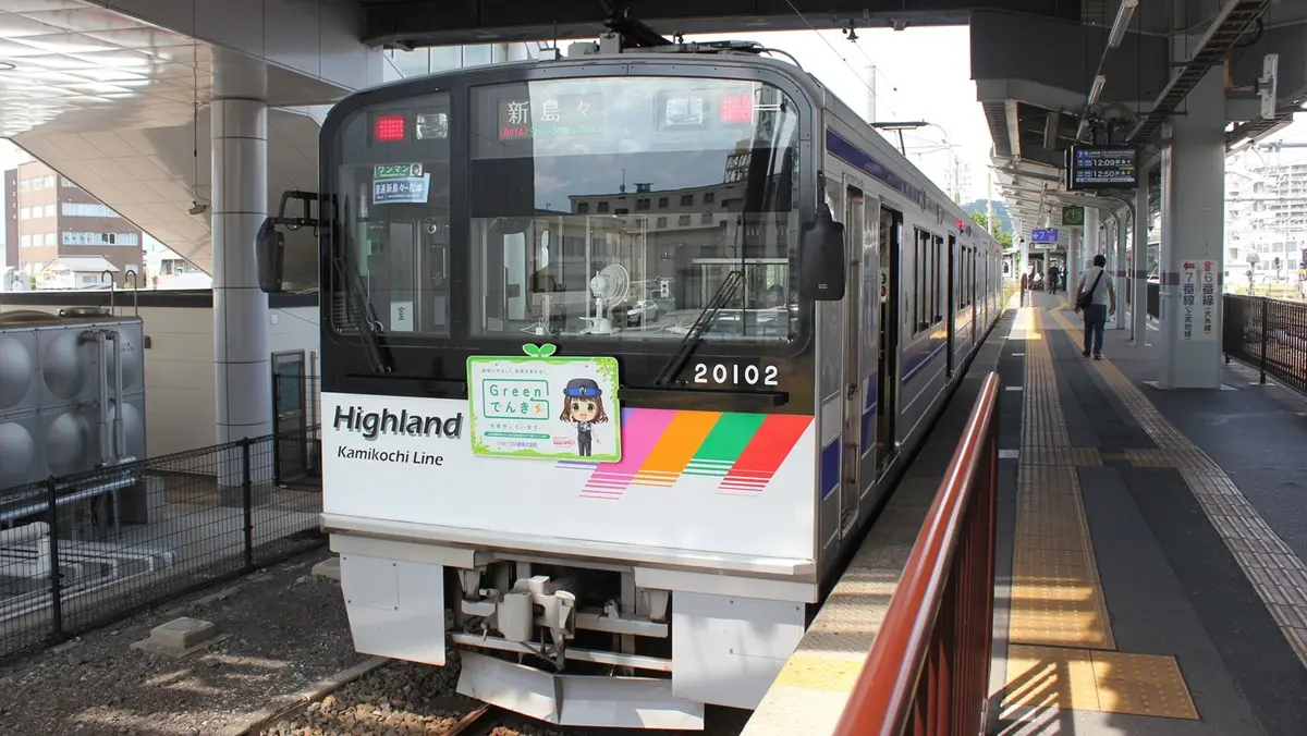 Alpico Kotsu Kamikochi Line 20100 series train waiting to depart at Matsumoto Station