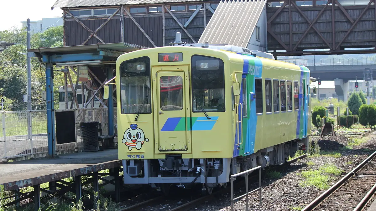 田川後藤寺駅で出発を待つ平成筑豊鉄道糸田線400形気動車