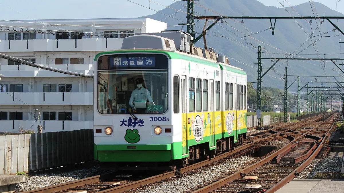 Chikuho Electric Railway Line 3000 series train heading to Chikuho Nogata Station