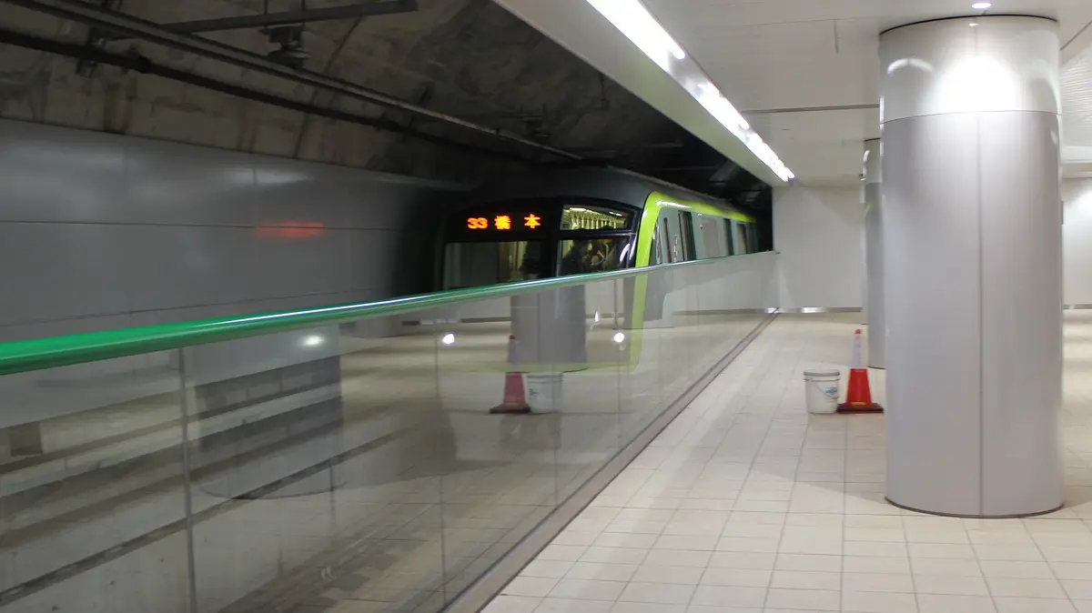 Nanakuma Subway Line 3000 series train arriving at Hakata Station