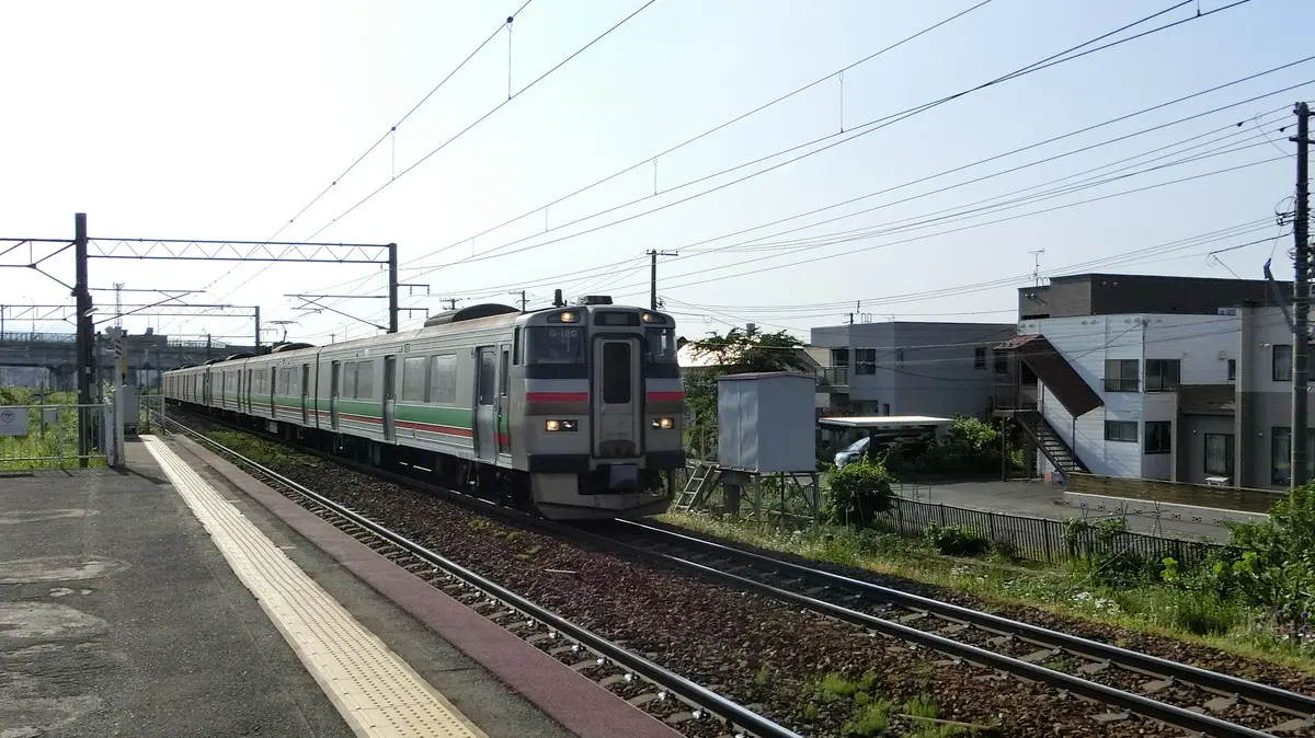 Hakodate Main Line 731 Series train passing Heiwa Station