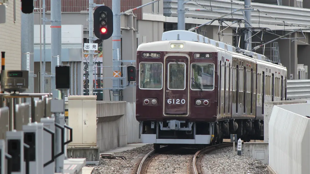 A Hankyu Imazu Line 6000 series train arriving at Nishinomiya-Kitaguchi Station from Imazu station