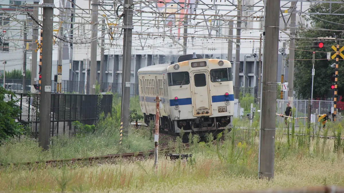 Kiha 47 series diesel railcar on the Hitahikosan Line heading towards to Soeda