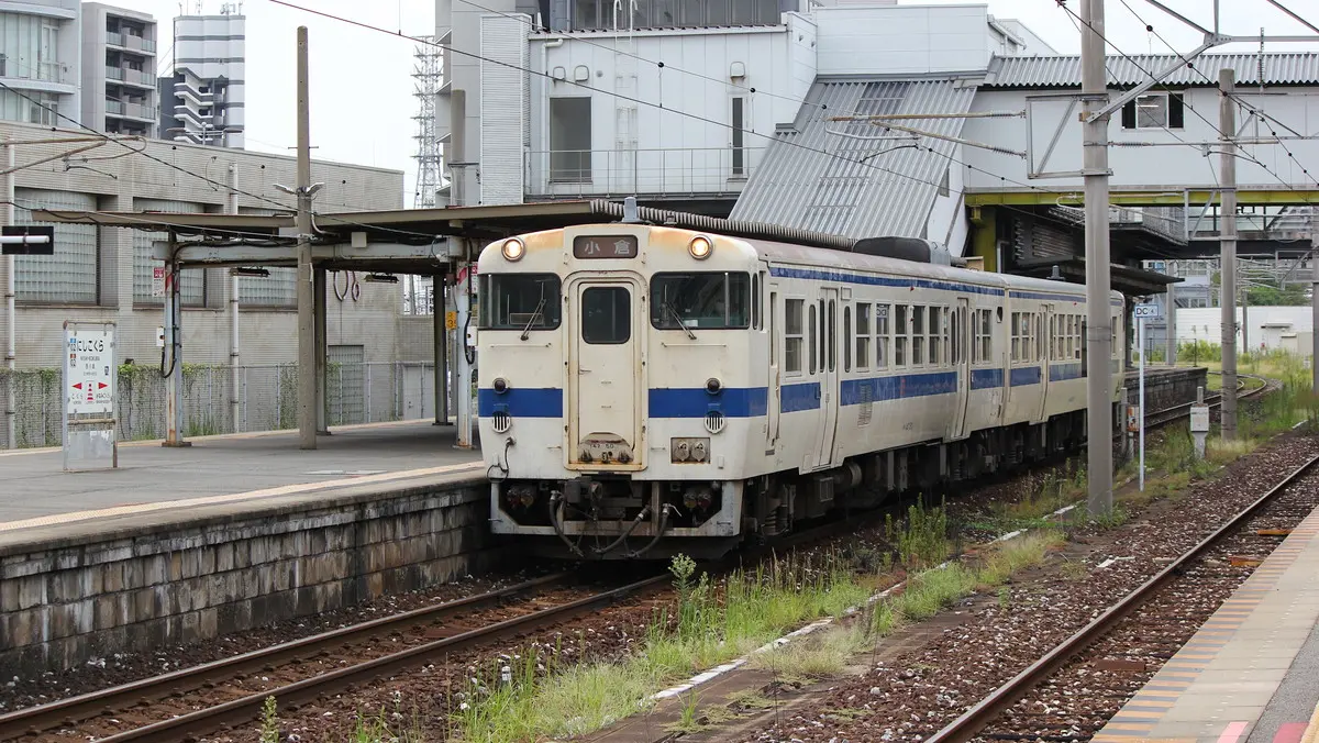 Hitahikosan Line Kiha 47 series diesel railcar parked at Nishi-Kokura Station
