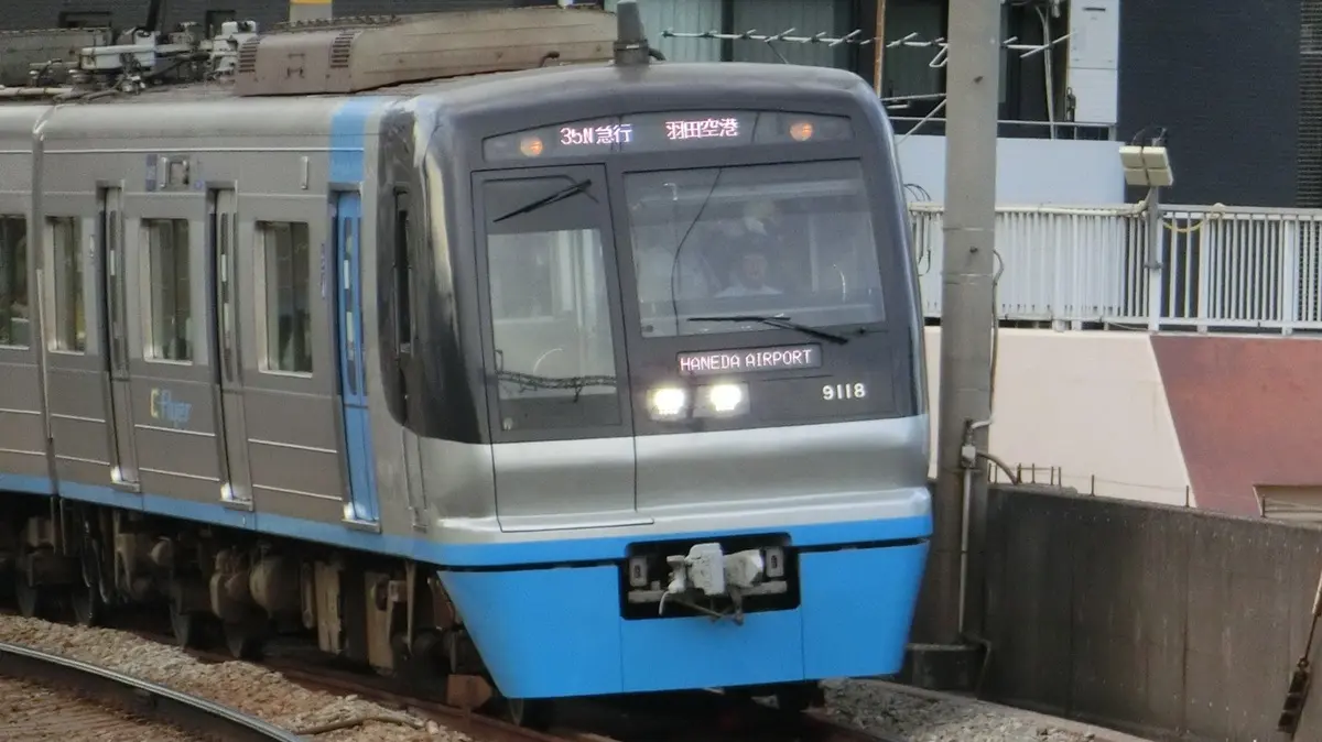 Hokuso Line 9100 series train heading towards Samezu Station
