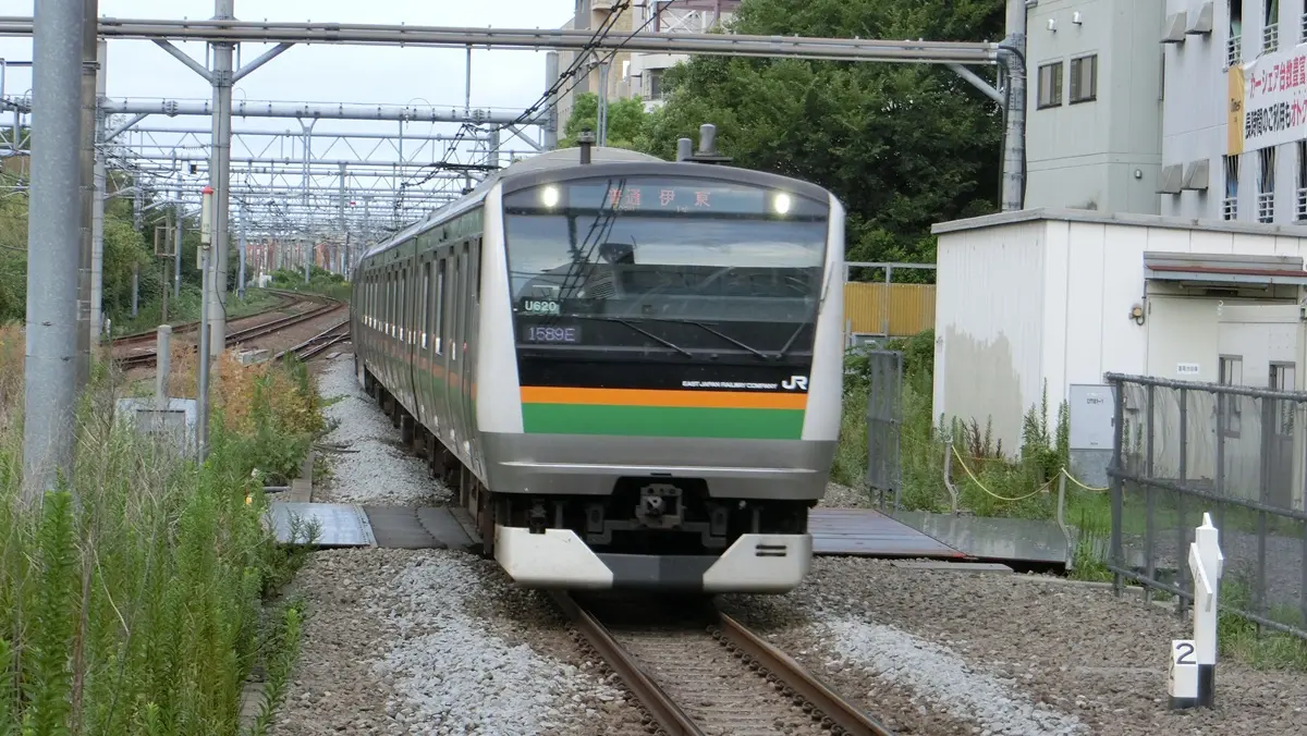 Ito Line E233 series train arriving at Kawasaki Station