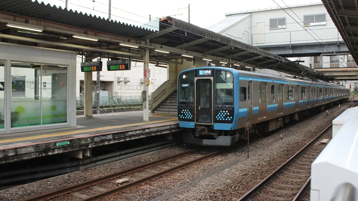JR Sagami Line E131 Series 500 train waiting to depart at Hashimoto Station