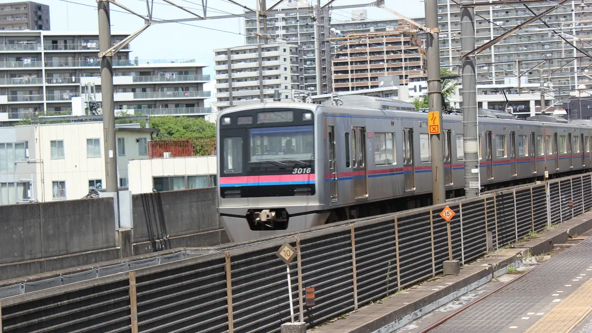 Keisei Chihara Line 3000 series train departing Chiba Chuuou Station