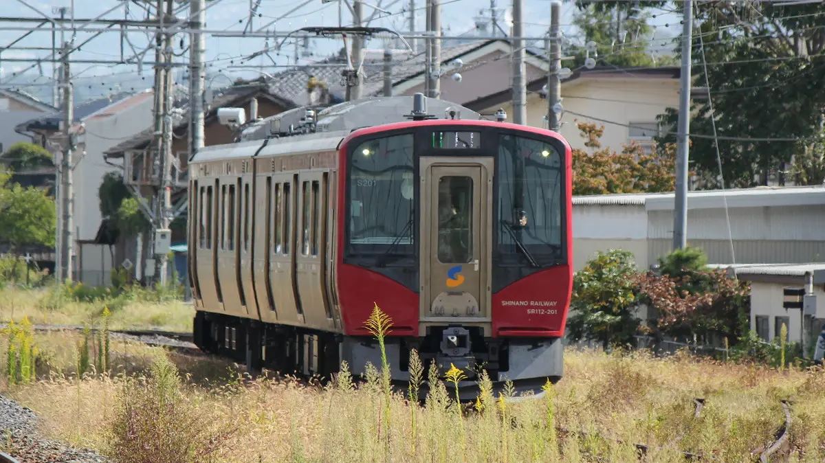Shinano Railway Kita-Shinano Line SR1 Series 200 train heading to Toyono Station