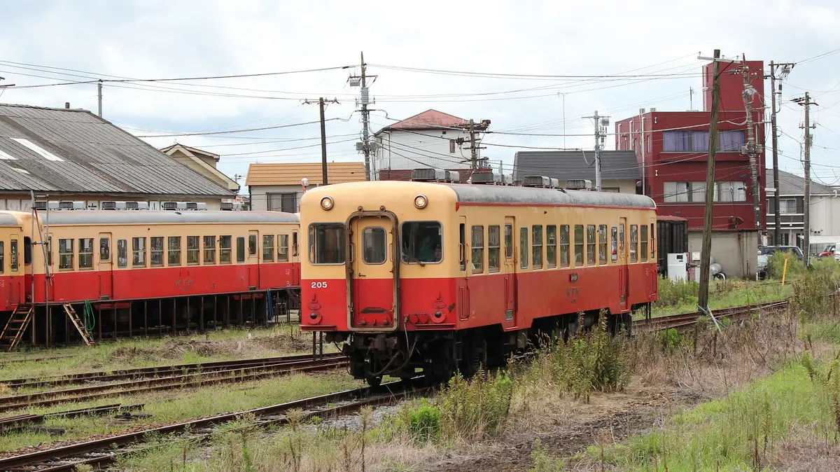 Kominato Railway Line Kiha 200 series diesel railcar arriving at Goi Station