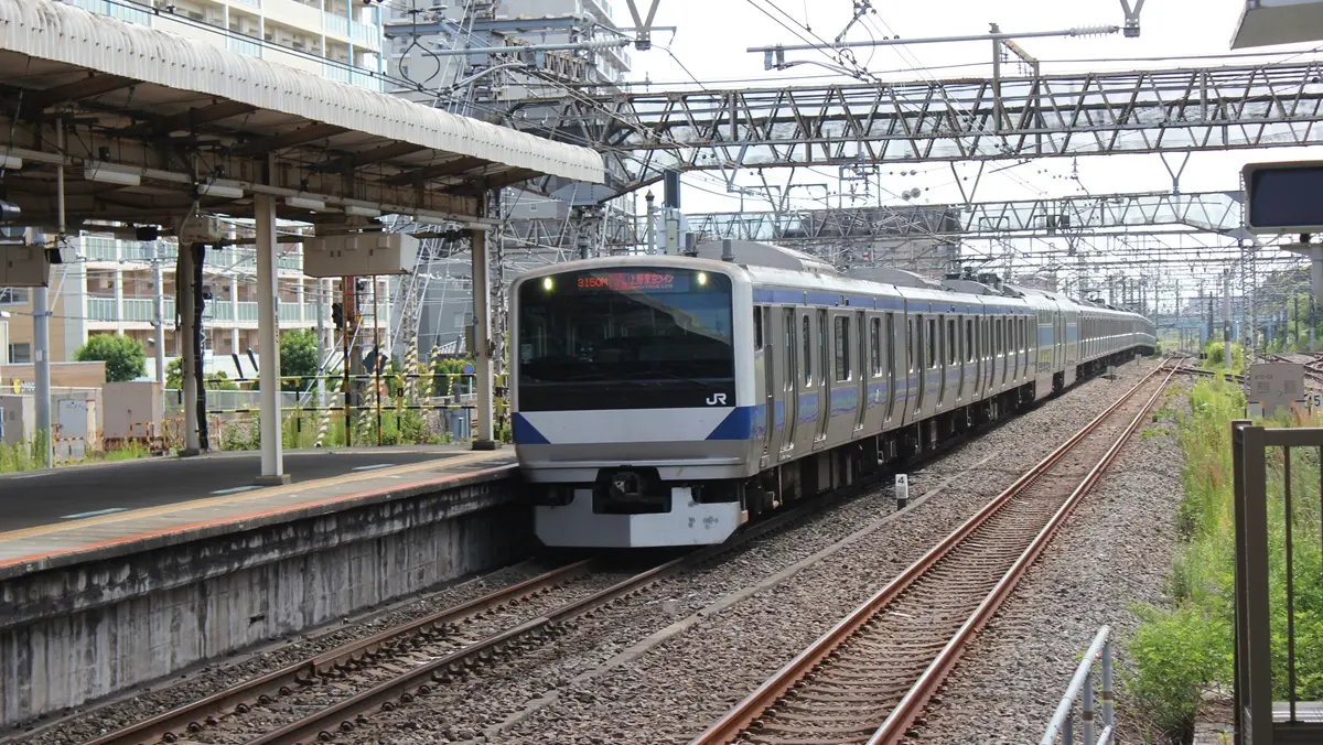 The E531 series train, the same model as the JR Mito Line, heads towards Abiko Station