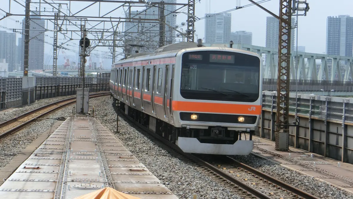 JR Musashino Line E231 series train entering Shin-Kiba Station