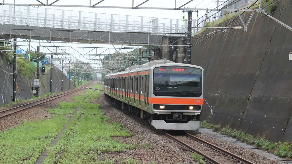 A Musashino Line E231 series train arriving at Funabashi-Hoten Station
