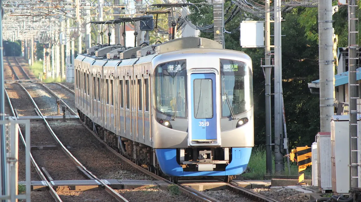 Nishitetsu Tenjin-Omuta Line 3000 series train arriving at Murasaki Station