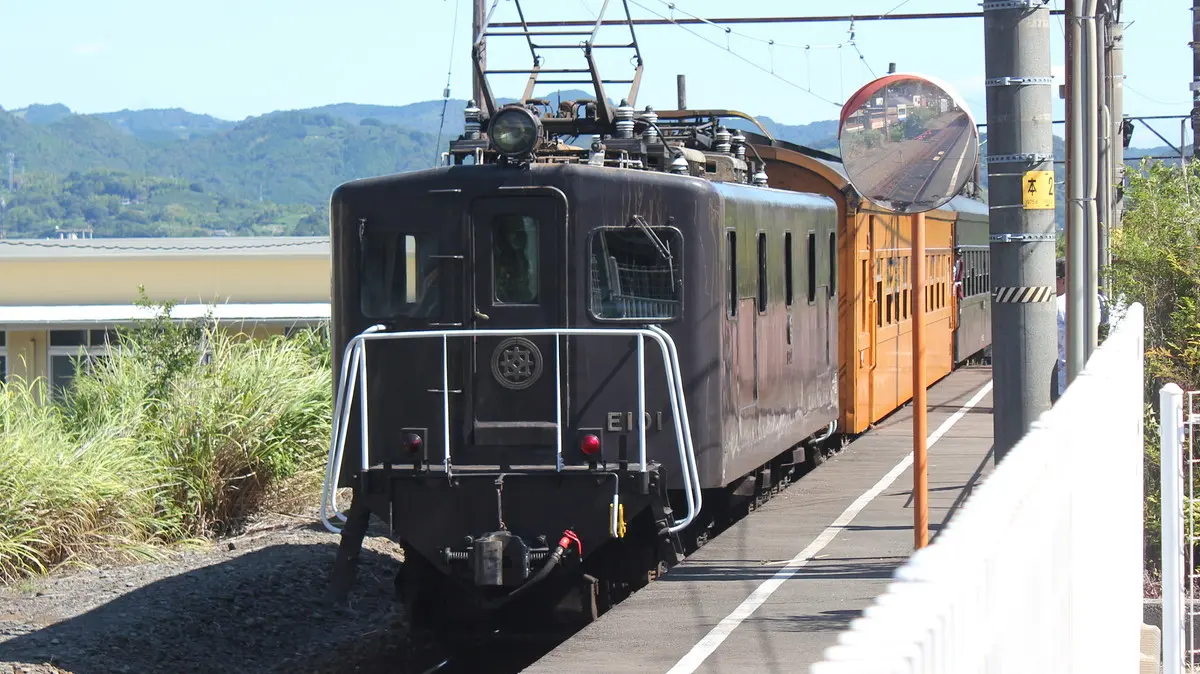 Oigawa Railway Main Line express train Sumata departing from Kanaya Station