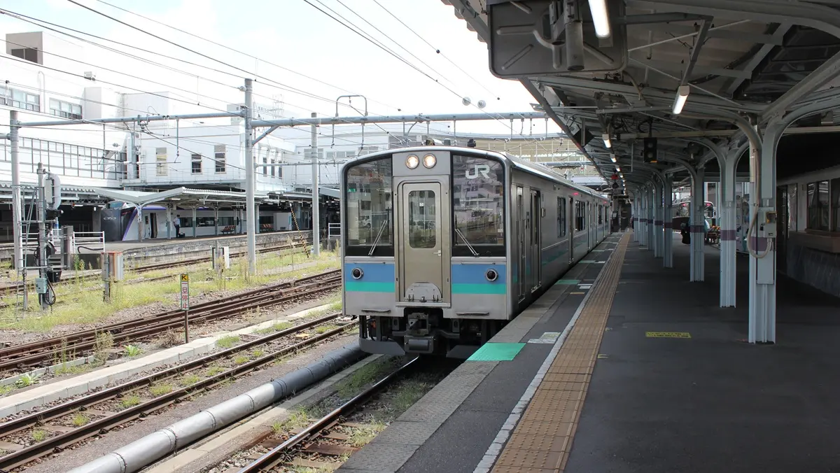 Oito Line E127 Series 100 train waiting to depart at Matsumoto Station