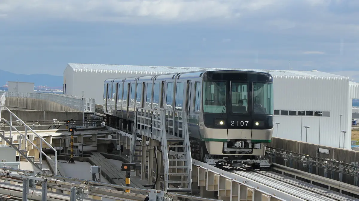 A Port Liner 2000 series train heading towards Kobe Airport Station
