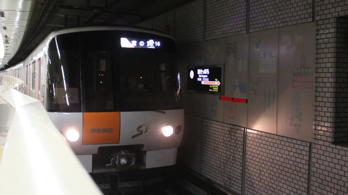 Sapporo Municipal Subway Tozai Line 8000 series train arriving at Shin-Sapporo Station