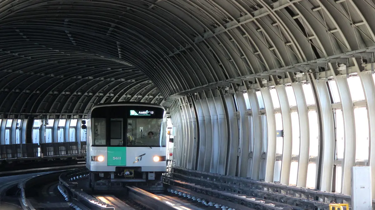 Sapporo Municipal Subway Namboku Line 5000 series train heading towards Jieitaimae Station