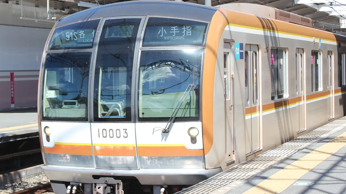 Tokyo Metro 10000 series train that runs directly to the Yurakucho Line stops at Akitsu Station