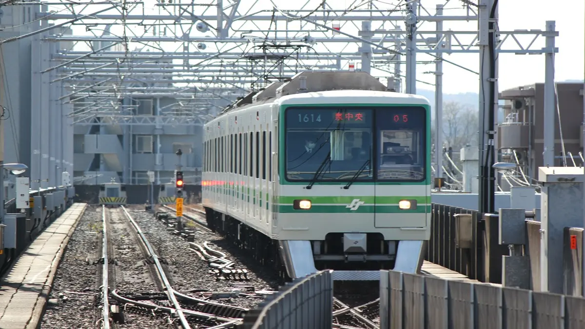 Sendai Municipal Subway Namboku Line 1000 series train departing from Tomizawa Station