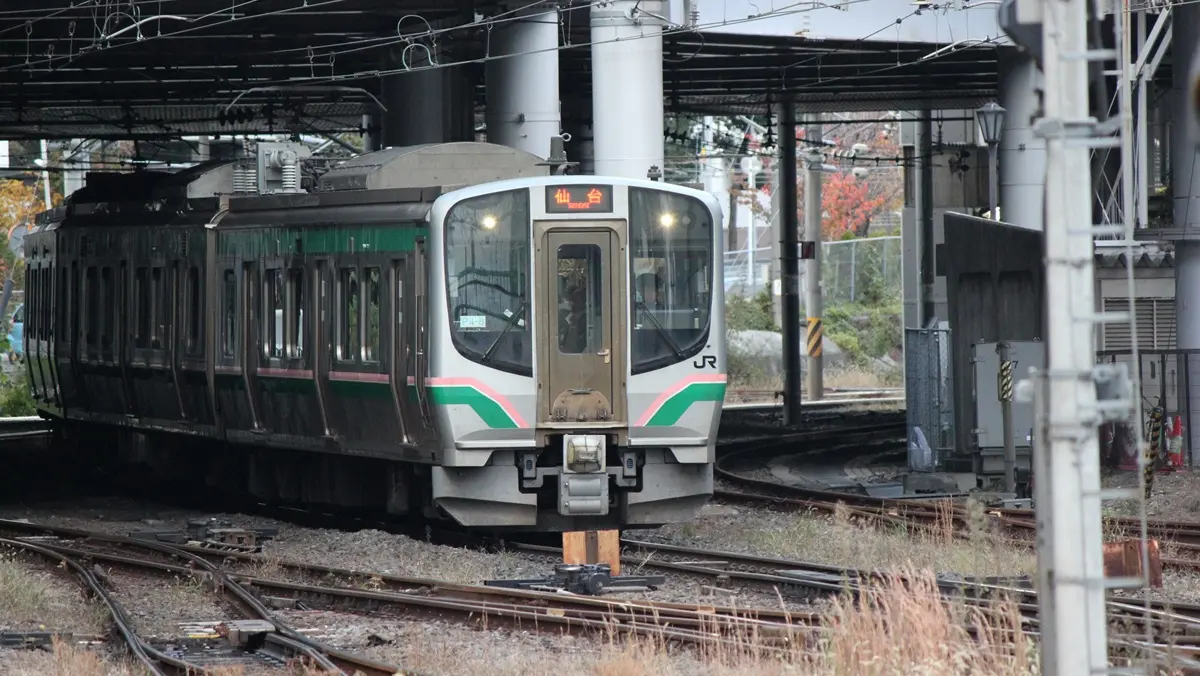 Senzan Line E721 series train heading towards Sendai Station