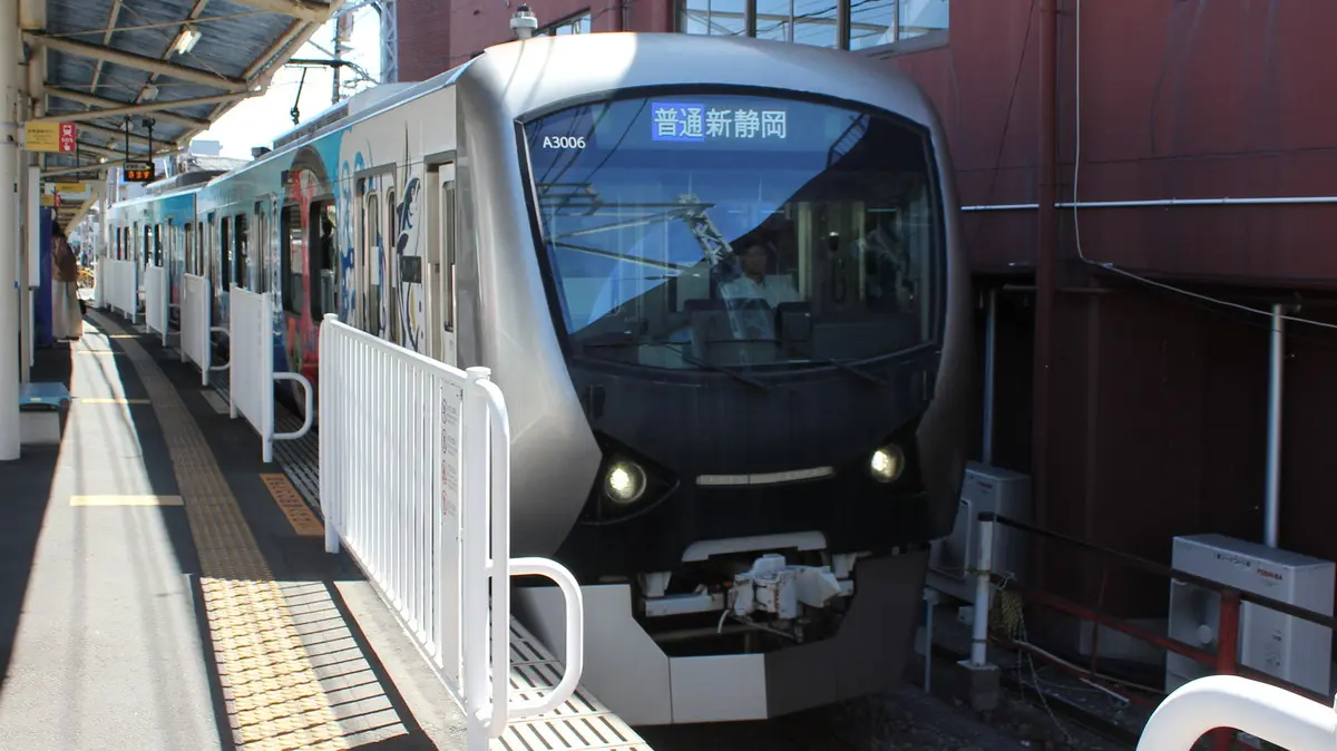 Shizuoka Railway Shizuoka-Shimizu Line A3000 series train arriving at Otowacho Station