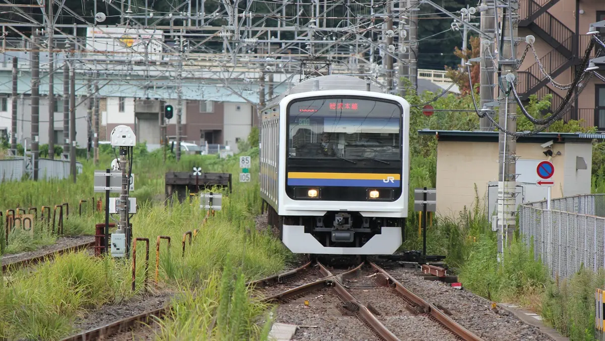 Sobu Main Line 209 series 2000 train arriving at Sakura Station