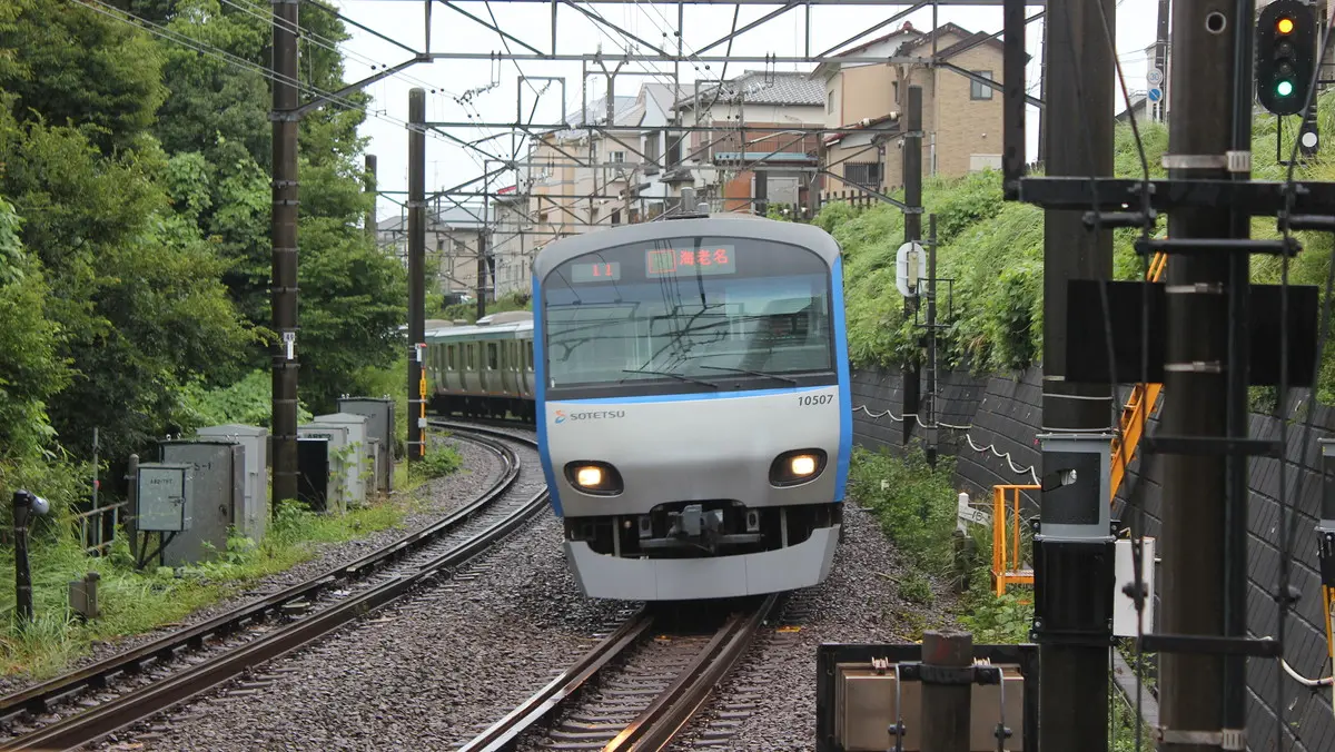 Sotetsu Main Line 10000 series train arriving at Tsurugamine Station