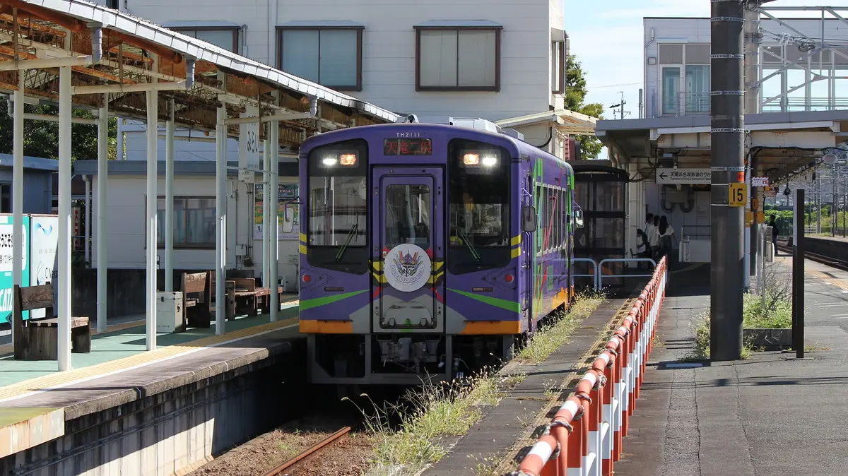 Tenryu Hamanako Line TH2100 diesel railcar waiting to depart at Kakegawa Station