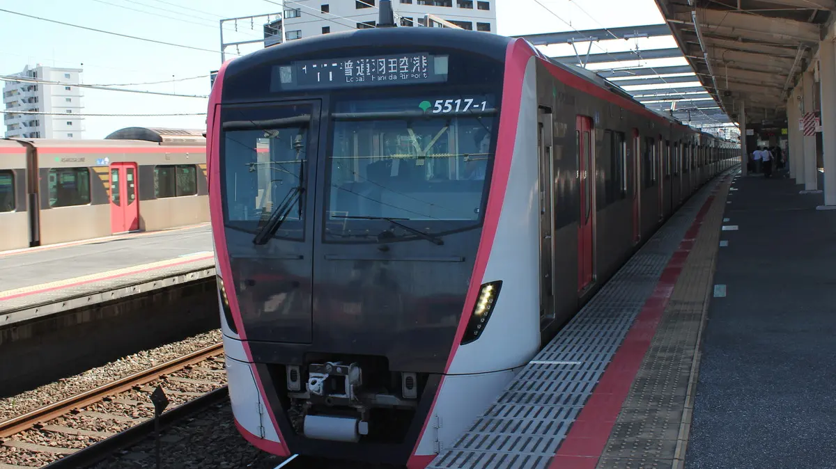 Toei Asakusa Line 5500 series train arriving at Shin-Kamagaya Station, the direct destination