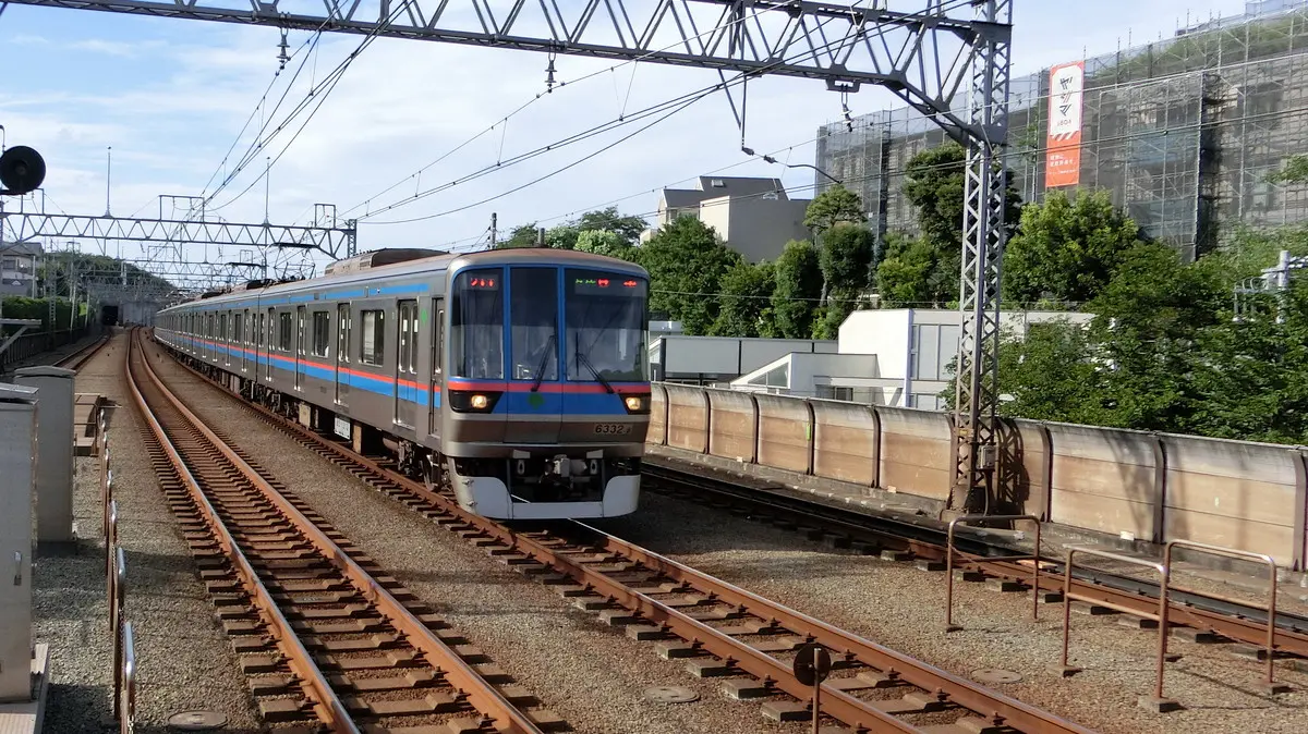 Tokyu 6300 series train on the Toei Mita Line entering Tamagawa Station
