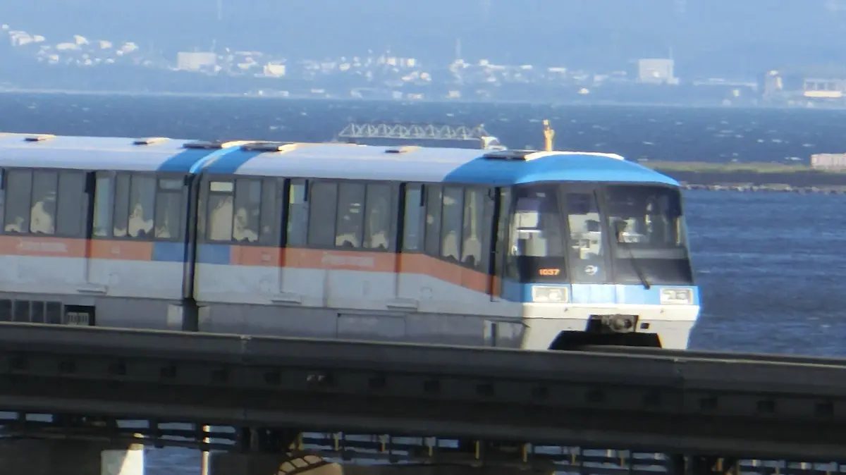 Tokyo Monorail 1000 series train heading towards Haneda Airport Terminal 3 Station