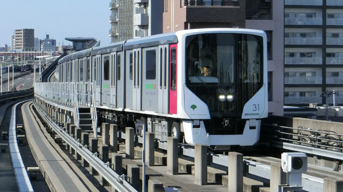 Nippori-Toneri Liner 330 series heading to Nishi-Nippori Station