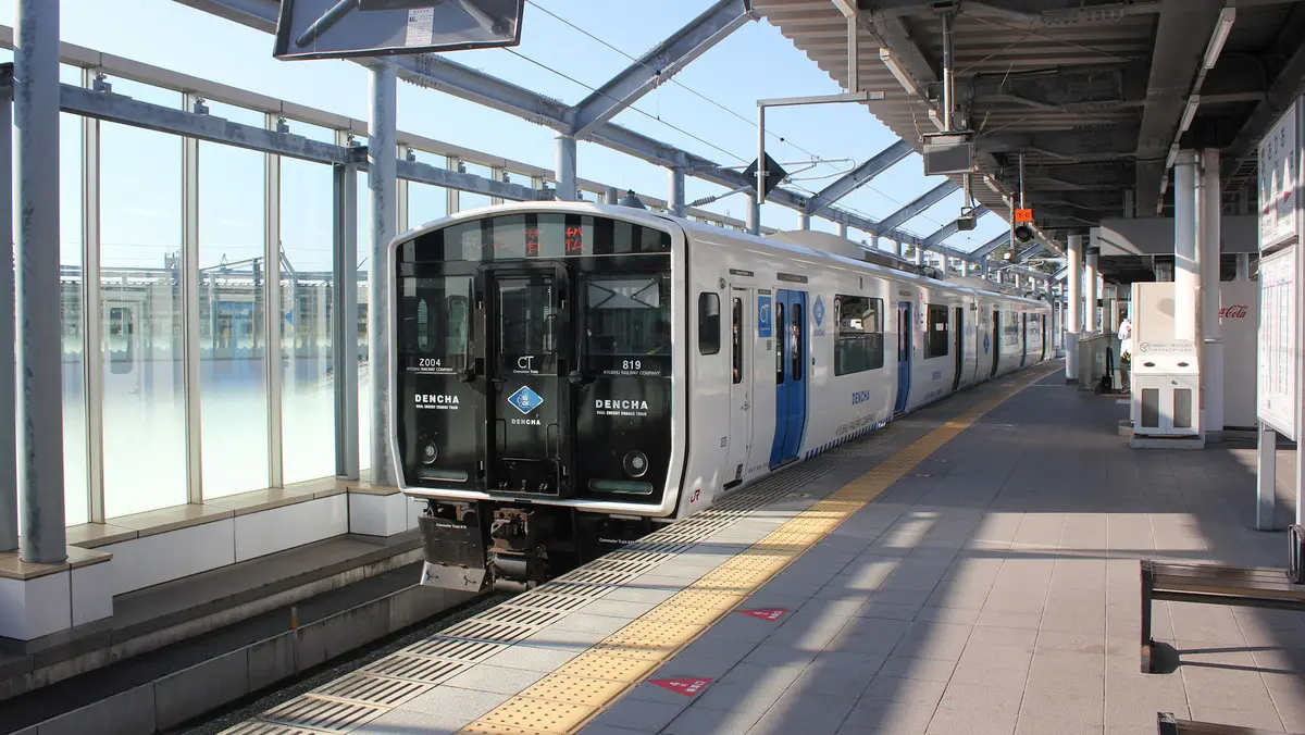 Wakamatsu Line BEC819 series battery car parked at Orio Station