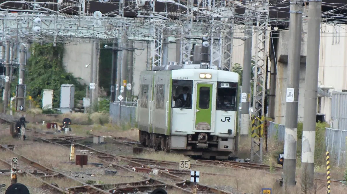A Kiha 110 series diesel train on the Yamada Line heading towards Morioka Station
