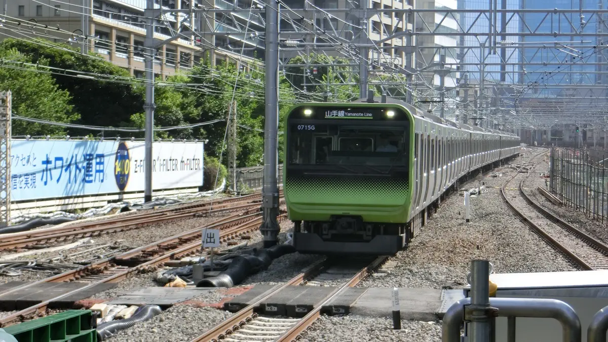 JR Yamanote Line E235 series train arriving at Tamachi Station